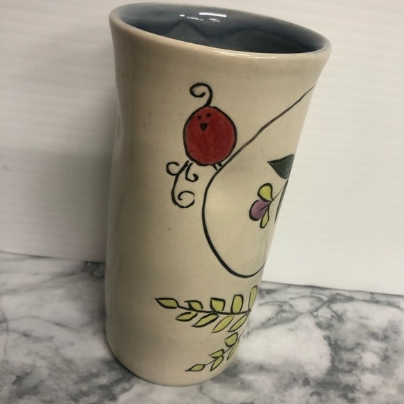 Meghan Bernard pottery SWIRLY GIG BIRD Hand Carved And Hand Painted Tumbler - Picture 4 of 7